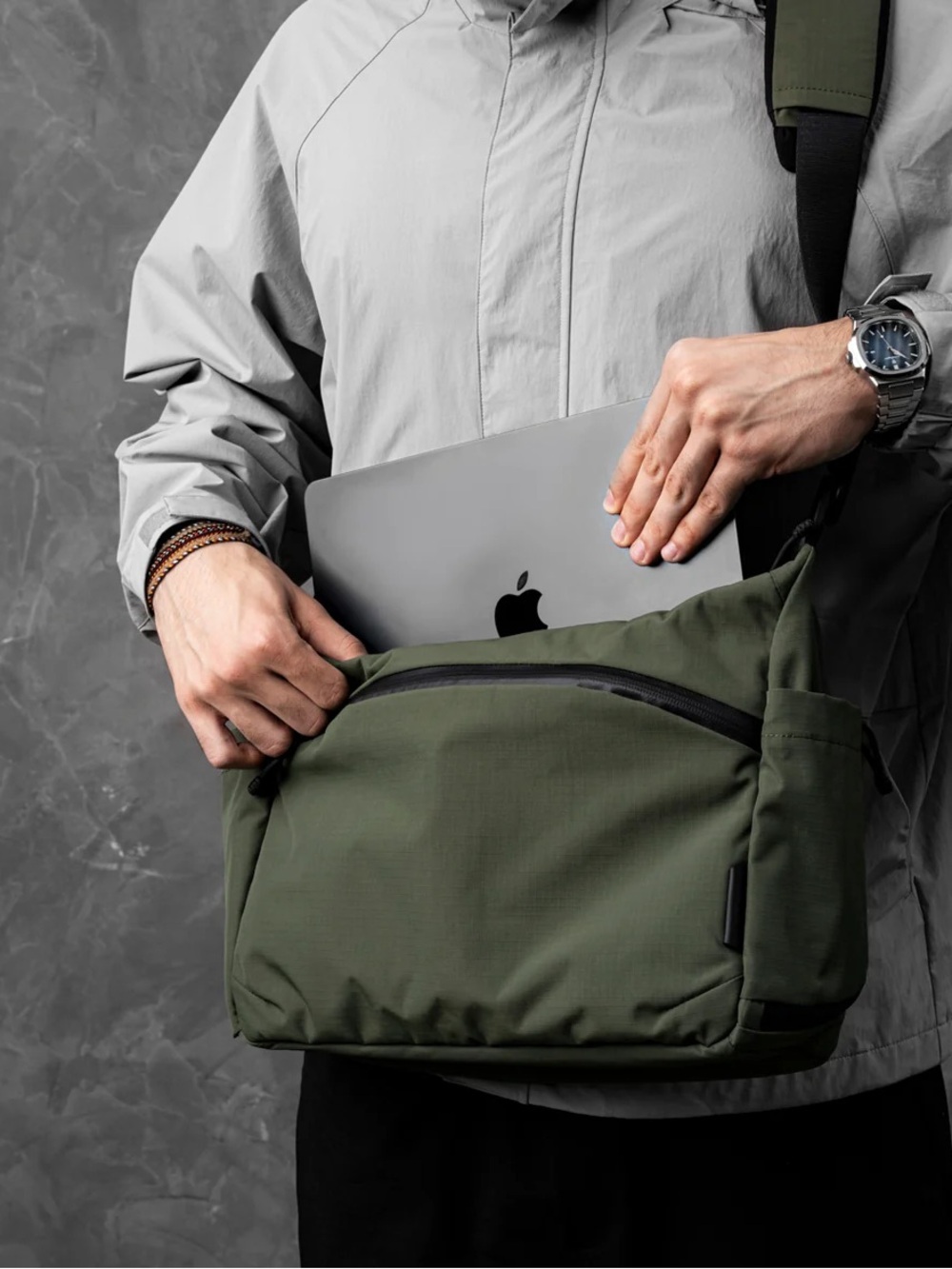 ALPAKA Flight Satchel 11L Green Axoflux 210D Crossbody Laptop Messenger NWT - Picture 3 of 9